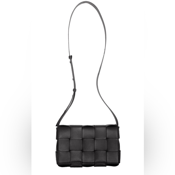 Bottega Veneta Intrecciato Cassette Bag (black calfskin leather) - Picture 5 of 10